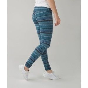 EUC LULULEMON Wunder Under Space Dye Twist Naval Blue Peacock Size 8